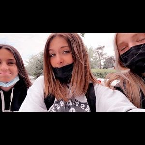 Meet your Posher, Ella